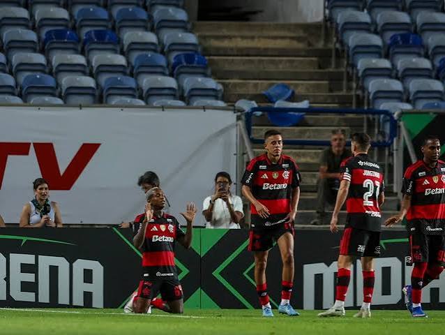 Com gols de Lorran e Wallace Yan, Flamengo vence Lausanne em amistoso