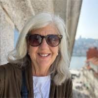 Vicki Hooper's Instagram, Twitter & Facebook