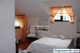 Çatılarda tavan pencerelerinde kullanılan sistemler mafsal, kazık ve zegıllı özel sistemler oldukları için çok pahalı sistemlerdir. Perde Modelleri Dogan Perde