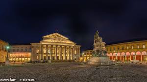 Max Joseph Platz In Munchen Munchen Nationaltheater Munchen Und Stadtschloss