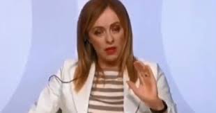 Giorgia meloni in stampelle, cos'è successo? Giorgia Meloni Con Stampelle E Gesso La Foto Che Preoccupa I Sostenitori Cos E Successo Libero Quotidiano