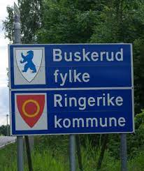 Hønefoss er kommunesenter, og nesten halvparten av innbyggjarane i kommunen bur her. Ringerike Kommunevapen Coat Of Arms Crest Of Ringerike