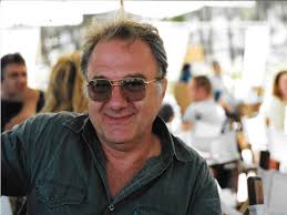 Ο δημοσιογράφος ανακοίνωσε ότι είναι ένα από τα 865 χθεσινά κρούσματα. Paylos Liaros O Lampros Kwnstantaras Moiraze Tis Sfaliares Me Kati Xeria San Ftyaria Patras Events