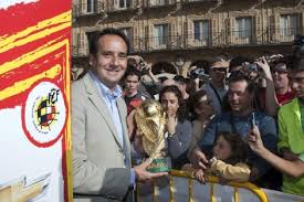 Por su parte, el concejal de deportes, javier garcía rubio, está ingresado por coronavirus en la unidad de cuidados intensivos del complejo hospitalario de salamanca. Salamanca Levanta La Copa Del Mundo Castilla Y Leon Elmundo Es