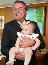 Eduardo nantes bolsonaro gorb (rio de janeiro, 10 de julho de 1984) 2 é um policial federal e político brasileiro, filiado ao partido social liberal (psl). Bolsonaro Posa Com A Neta Georgia Filha De Eduardo Bolsonaro