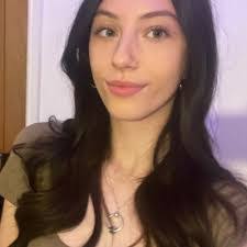 Felicity Wright's Instagram, Twitter & Facebook