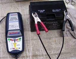 Capable de diagnostiquer et de réparer les problèmes de batterie, les réparations déchargées et les batteries sulfatées pour prolonger la vie. Charger Une Batterie De Moto Gruiq