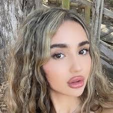 Alyssa Michelle's Instagram, Twitter & Facebook