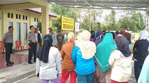 Gaji mandor sawit kalimantan : Puluhan Buruh Pt Dmil Muratara Laporkan Oknum Kontraktor Yang Larikan Gaji Mereka Sriwijaya Post