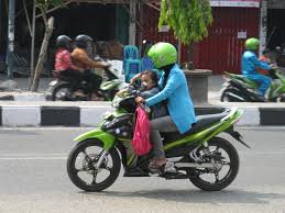 Apalagi jika anda akan menempuh jarak jauh seperti pulang kampung misalnya, maka persiapan secara matang harus. Keselamatan Lalu Lintas Wikipedia Bahasa Indonesia Ensiklopedia Bebas
