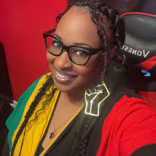 Carlos Cooke's Instagram, Twitter & Facebook