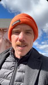 Correction. Zippy Left. OLD RADIO. LINK IN BIO