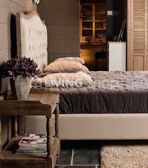 bed in landelijke stijl met gecapitoneerd hoofdbord romantische landelijke slaapkamers thuisdecoratie bed