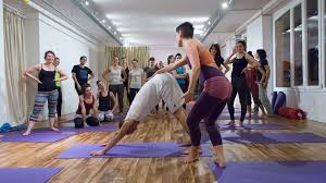 If you wanna give yoga a shot or looking for a place to practice, this is the place. Yogakula Paris Paris 03 Urban Sports Club