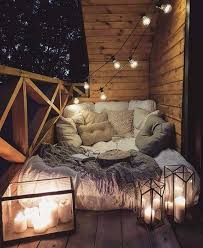 Cozy reading nook with a mini home library. Cozy Reading Nook Cozyplaces
