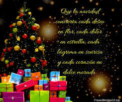 En la postal navideña aparece el matrimonio con sus tres hijos, aunque el único que mira a la cámara de los tres es el mayor, thiago. Frases De Navidad Para La Familia Indigena