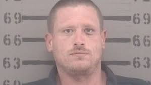 Man charged for fighting officers, animal cruelty in Albany