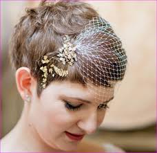 Short Pixie Wedding Hairstyles With Veil 20 Short Pixie Wedding Hairstyles Pixie Updos In 2020 Pixie Wedding Hair Short Wedding Hair Wedding Hair Inspiration