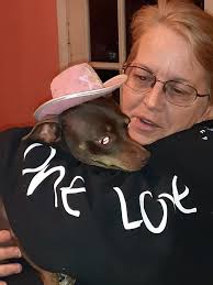 Leaving a dog in a hot car at Applebees/Frickers