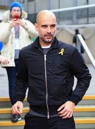 Pep guardiola bald beard casual outfit manchester dressed dig wardrobe united they til er guardiolas. Why Pep Guardiola Keeps Ripping The Tags Of His Designer Jackets Gq