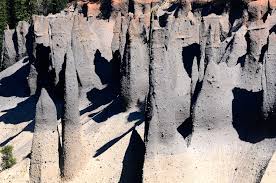 Crater lake is 6 miles across and 1943 feet deep at it's deepest point. Crater Lake National Park The Pinnacles 4 Oregon S National Parks Geography Im Austria Forum