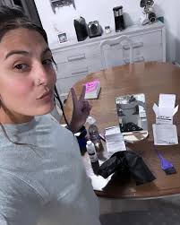 Hello! Something is already happening, what color do you think I should use  for the background? 🤗🌞🍻