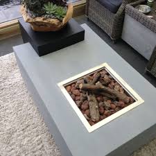 grijs met zwarte vuurtafel vuur tafel tuin meubelen tuinidee