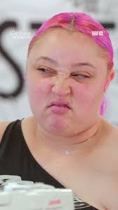 Layla Hoffman's Instagram, Twitter & Facebook