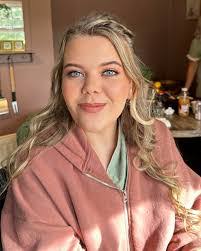 Sherry Gomes's Instagram, Twitter & Facebook