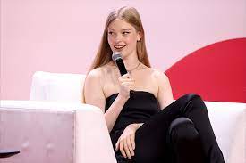 Elon Musk's Daughter Vivian Wilson Details Finances