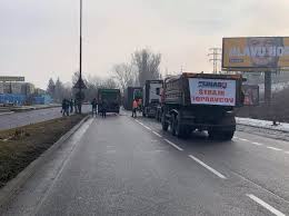 Jeśli chodzi o naszego południowego sąsiada, to można to zrobić w: Uwaga Kierowcy Na Slowacji I Na Polsko Slowackim Przejsciu Granicznym Nadal Utrudnienia Trans Info
