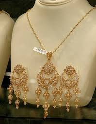 Jewellery Designs And Collections From Saudi Arabia Gold Jewelry Sets Hyderabadi Jewelry Jewelry Design