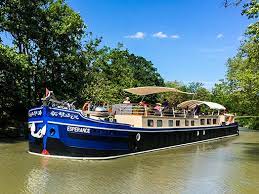 Cherchez par type de bateau (voilier, catamaran, bateau moteur, caïque, péniche fluviale sans permis, yacht, etc.), par modèle, par destination, par budget (pas cher ou bateaux de luxe) ou par service, trouvez l'offre qui vous correspond en quelques clics. Peniche Esperance Flussschiffhotel Kanalbootes Ubernachten Office De Tourisme Du Canal Du Midi