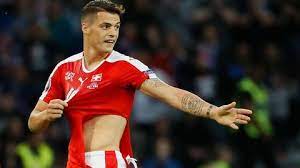 Disponible maillots/tenue suisse domicile, extérieur et troisième pour enfant, homme & femme. Euro 2016 Les Maillots Beaucoup Trop Fragiles De La Suisse L Express