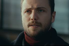 Balabãn quer que Ali Riza se junte a ele contra a Anciã, pela memória do  seu pai. Será que Ali Riza vai aceitar a oferta? "A.Riza", às 19:00 (AO)