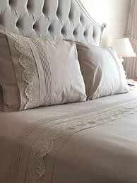 Parure de lit marque de luxe. Fait A La Main En Dentelle Brodee De Luxe King 100 Coton Satine Parure De Lit Housse De Couette Amazon Fr Cuisine Et Maison