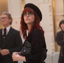 It's always a risky move to flip the script and focus on the villain. Cruella Auf Disney Kritik Zum Film Mit Emma Stone Und Emma Thompson Welt