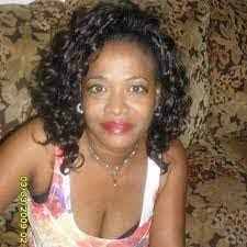 Lara Edington's Instagram, Twitter & Facebook