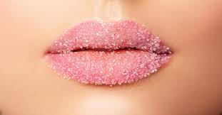 تعرف على فوائد تقشير الشفايف ويب طب