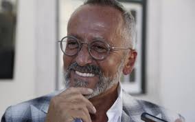 He is an actor and writer, known for donasvinte (1979), crónica dos bons malandros (1984) and o beijo do escorpião (2014). Manuel Luis Goucha Em Foto Inedita Ja Viu O Apresentador Com 20 Anos Nova Gente