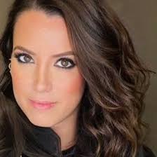 Laila Rocha| Business & Motherhood (@lailaarocha) • Threads, Say more