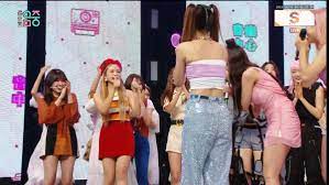 The album · bet you wanna (feat. ë¥®ë ¹ à­§ à­¨ On Twitter Also Seulgi And Yeji In One Frame And Red Velvet Congratulating Itzy Red Velvet Was Jamming To Icy During The Encore Stage Too Https T Co Ybdv4cy241