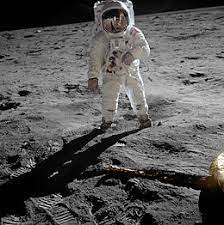 He died on august 25, 2012 in cincinnati. Apollo 11 Wikipedia