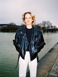 Here's the first promo trailer for julia ducournau's titane, direct from neon's youtube: Agathe Rousselle Artiste Titanesque Mixte Magazine