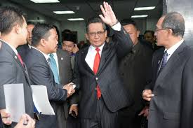 Anizan bin awang @ abdullah. Terengganu Lakukan Rombakan Besar Besaran Pegawai Tadbir