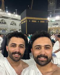 ربنا يتقبل منا العمرة ويكتبها لكل لأي حد نفسه يزور بيته ❤️🕋 ونسألكم الدعاء  بأن ربنا يتقبلها مننا ❤️🤍