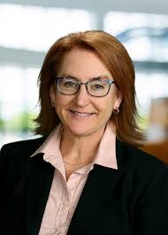 Karen Simons's Instagram, Twitter & Facebook