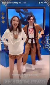 เตชินท์ พลอยเพชร ชื่อเล่น มะตูม เป็นนักแสดง พิธีกร และผู้ดำเนินรายการวิทยุ. Levxlxyh2mrlkm