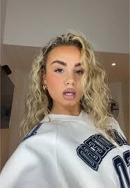 Keira Burke's Instagram, Twitter & Facebook