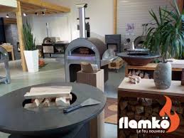 Une fois étalée, la pâte à pizza doit être posée sur une plaque. Amenagez Un Espace Cuisine Exterieur Esthetique Et Fonctionnel Flamko